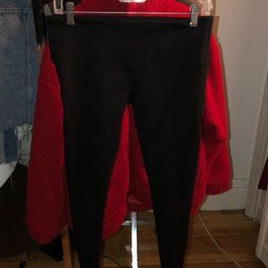 Black athletic leggings